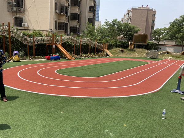 塑膠跑道在校園的發(fā)展，中小學(xué)跑道材料選擇